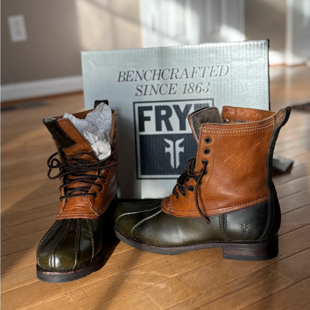 Frye Veronica Duck Boots Shearling - Size 9